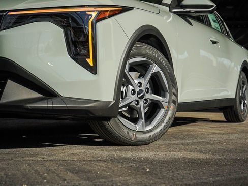 New 2025 Kia K4 LXS image 6