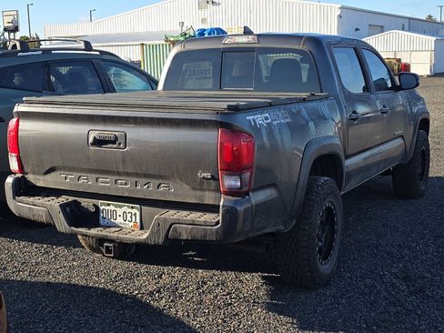Used 2018 Toyota Tacoma TRD Off-Road image 2