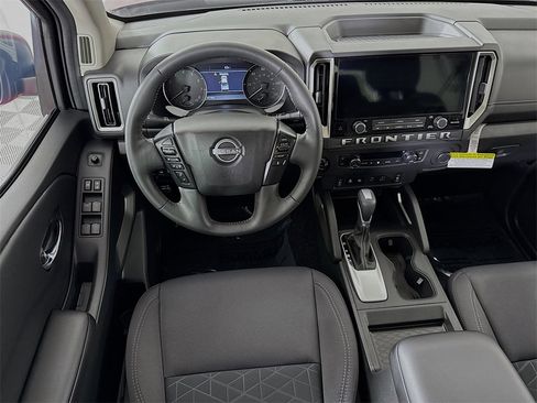 Certified 2025 Nissan Frontier SV w/ SV Convenience Package image 4