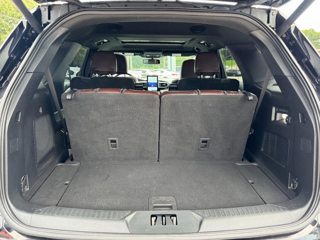 Used 2021 Ford Explorer Platinum w/ Equipment Group 601A AWD/4WD image 6