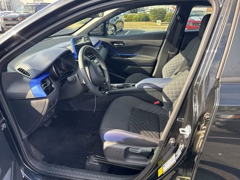 Certified 2022 Toyota C-HR XLE image 10
