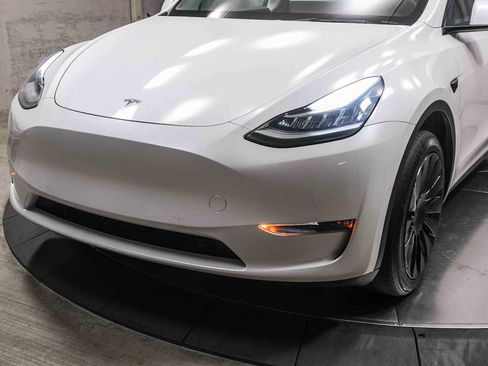 Used 2021 Tesla Model Y Long Range AWD/4WD image 11