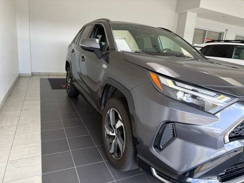 Used 2022 Toyota RAV4 SE w/ Weather & Moonroof Package AWD/4WD image 4