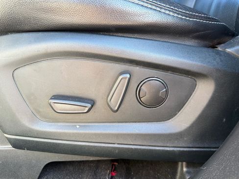 Used 2020 Ford Explorer XLT image 12