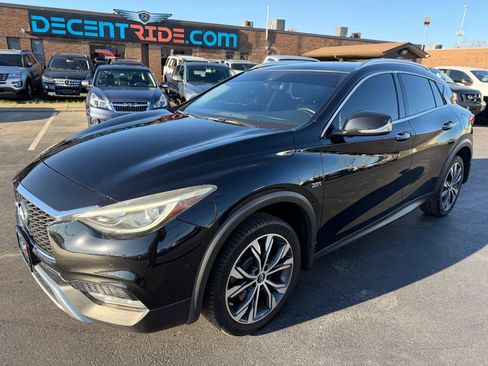 Used 2018 INFINITI QX30 Premium w/ Navigation Package AWD/4WD image 7