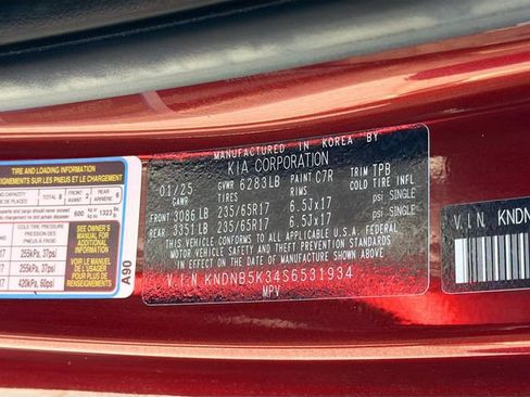 Used 2025 Kia Carnival FWD image 33