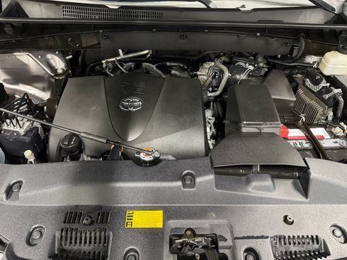 Used 2019 Toyota Highlander XLE AWD/4WD image 21