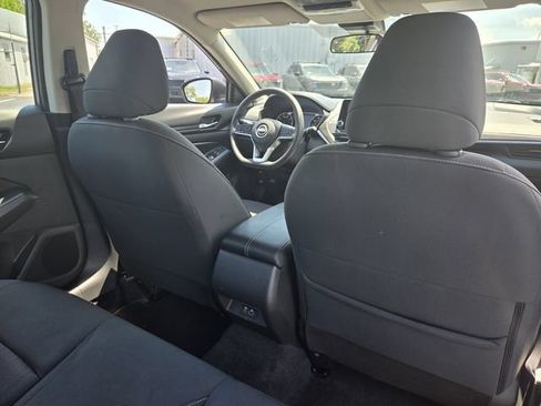 Used 2025 Nissan Altima 2.5 SV FWD image 15