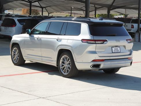 Used 2025 Jeep Grand Cherokee L Summit w/ Advanced Protech Group IV AWD/4WD image 3