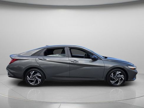 Certified 2025 Hyundai Elantra SEL FWD image 4