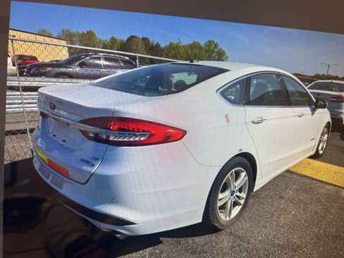 Used 2018 Ford Fusion SE w/ Equipment Group 602A image 2
