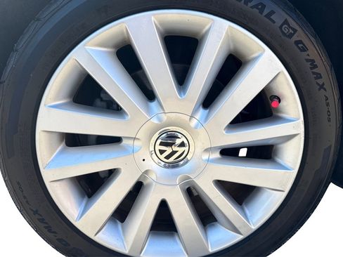 Used 2009 Volkswagen Beetle S image 41