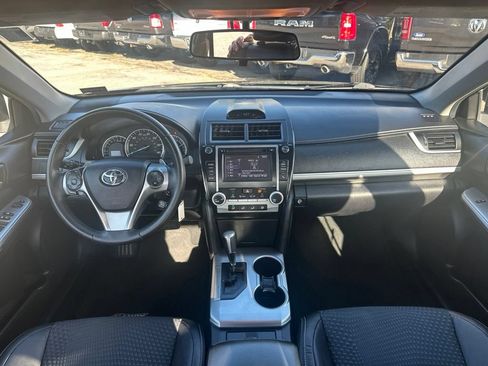Used 2014 Toyota Camry SE w/ Moonroof Package FWD image 17