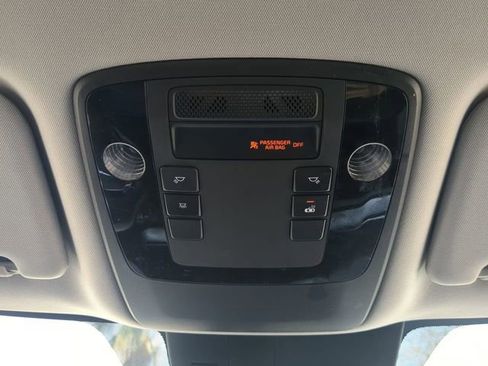 Used 2024 Kia Carnival LX FWD image 24