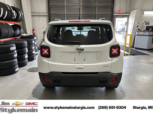 Used 2019 Jeep Renegade Latitude w/ Cold Weather Group FWD image 8