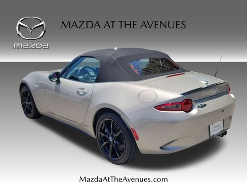 Used 2023 MAZDA MX-5 Miata Club RWD image 12