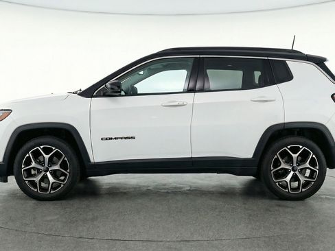 Used 2025 Jeep Compass Limited image 5