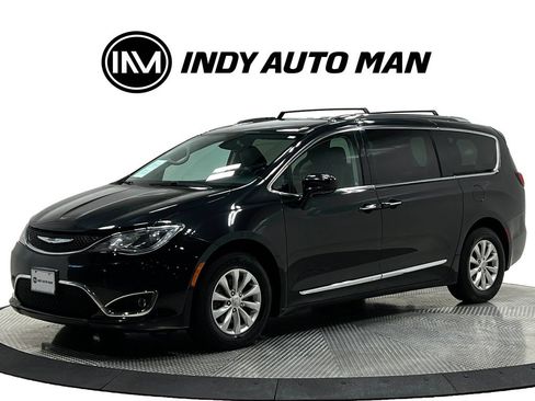 Used 2019 Chrysler Pacifica Touring-L FWD image 8