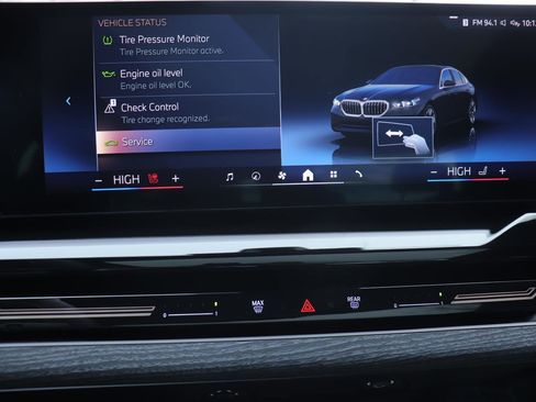 Certified 2025 BMW 530i image 33