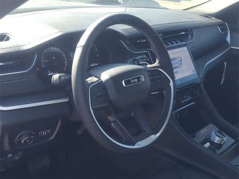 New 2025 Jeep Grand Cherokee Limited image 10