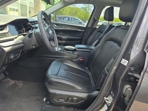 Used 2023 Jeep Grand Cherokee 4WD 4xe w/ Luxury Tech Group II image 19