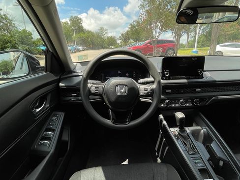 Used 2025 Honda Accord SE image 12