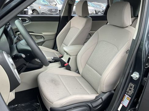 Used 2020 Kia Soul S FWD image 18