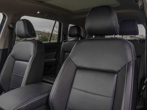 Used 2022 Volkswagen Atlas SE w/ Panoramic Sunroof Package image 11