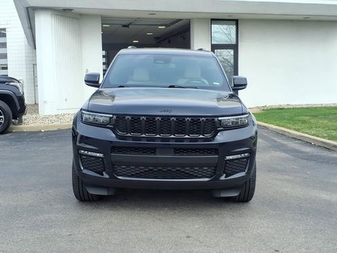 Used 2024 Jeep Grand Cherokee L Limited w/ Black Appearance Package image 27