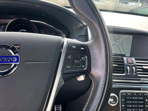 Used 2016 Volvo XC60 T6 R-Design image 24