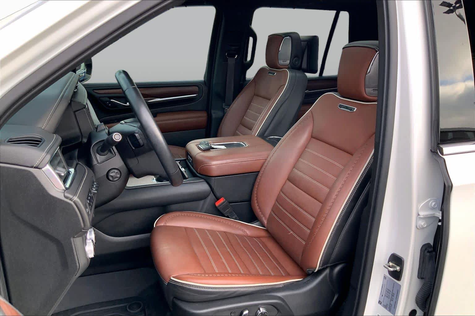Used 2023 GMC Yukon Denali Ultimate AWD/4WD image 8
