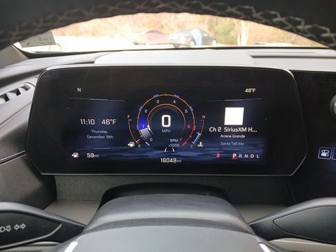 Used 2025 Chevrolet Traverse LT image 16