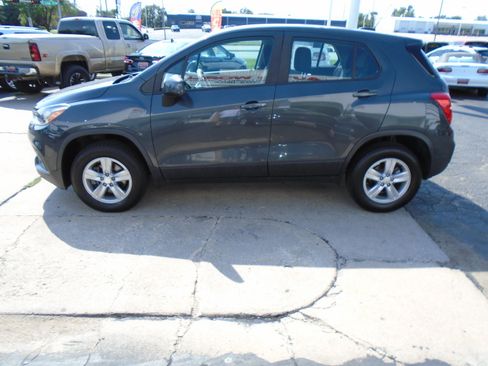 Used 2019 Chevrolet Trax LS AWD/4WD image 5