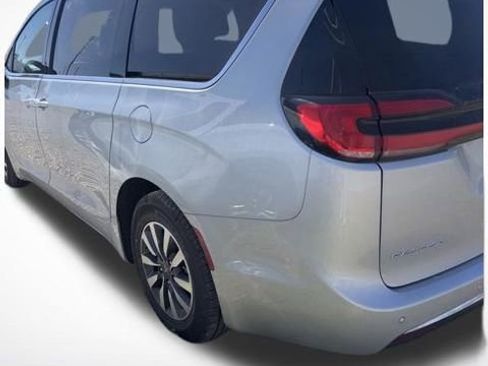 Certified 2023 Chrysler Pacifica Touring-L FWD image 33