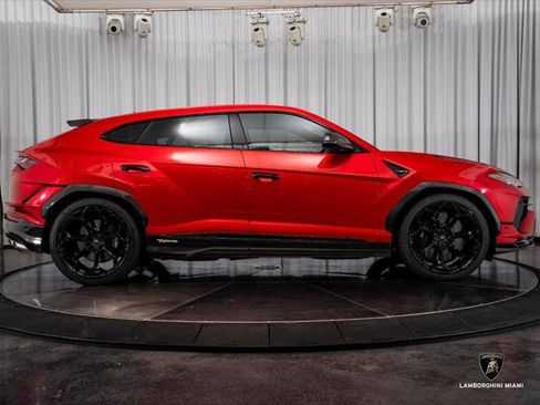 Used 2023 Lamborghini Urus Performante AWD/4WD image 7