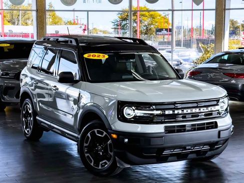 Used 2023 Ford Bronco Sport Outer Banks w/ Tech Package image 2