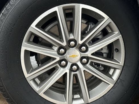 Certified 2023 Chevrolet Traverse LT FWD image 11