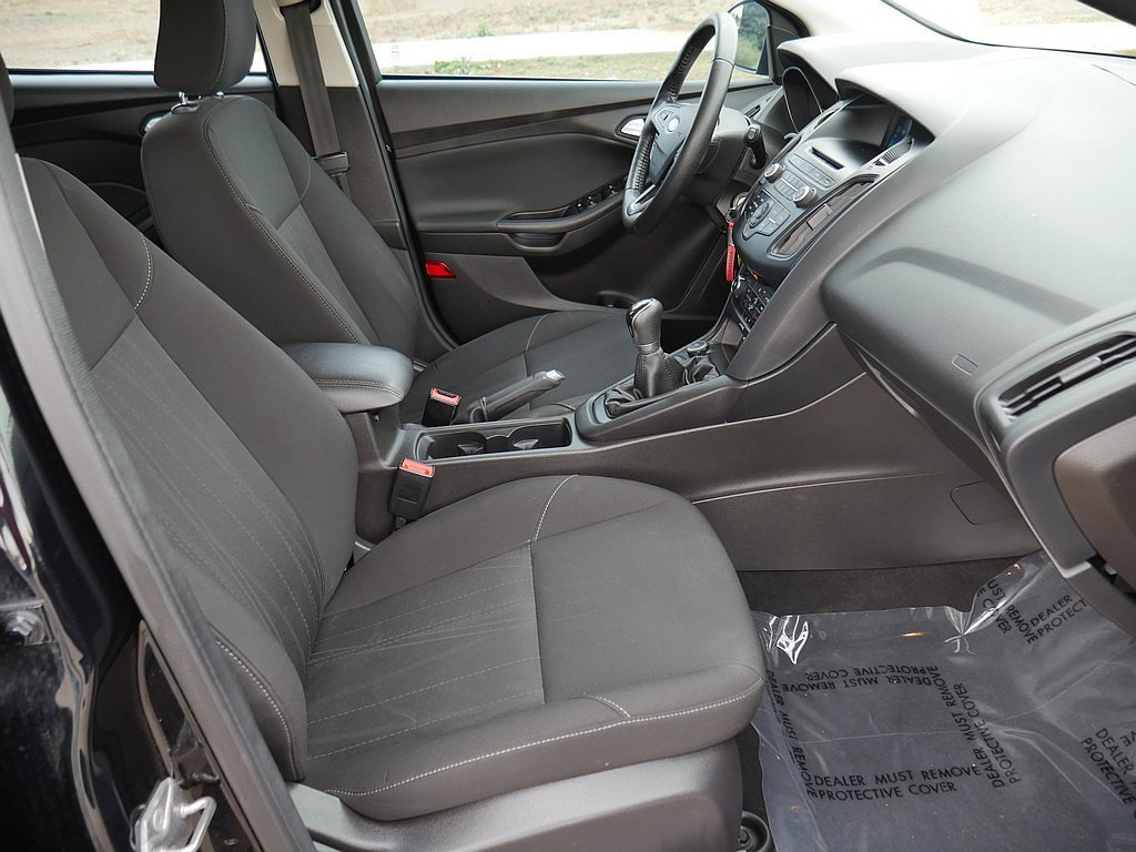 Used 2016 Ford Focus SE w/ SE Cold Weather Package FWD image 49