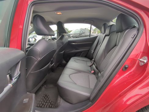 Used 2022 Toyota Camry SE FWD image 10