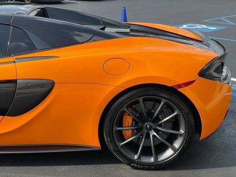 Used 2019 McLaren 570S Spider RWD image 17