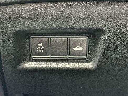 Used 2017 INFINITI Q60 w/ Cargo Package image 31