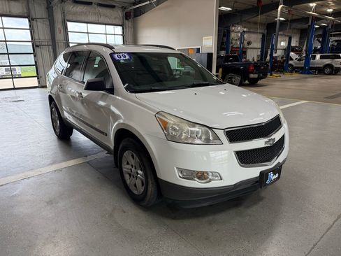 Used 2009 Chevrolet Traverse LS FWD image 4