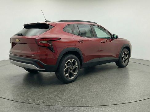 Used 2025 Chevrolet Trax LT image 9