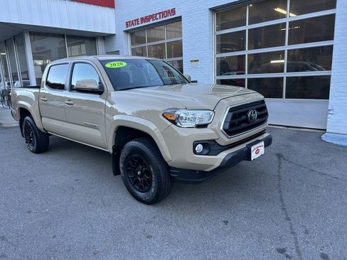 Used 2020 Toyota Tacoma DOUBLE CAB image 2
