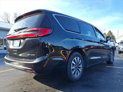 Used 2024 Chrysler Pacifica Limited FWD image 6