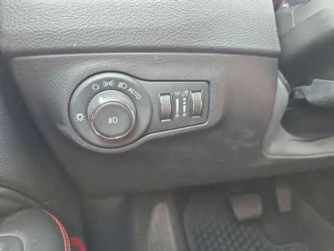 Used 2019 Jeep Compass Trailhawk AWD/4WD image 24