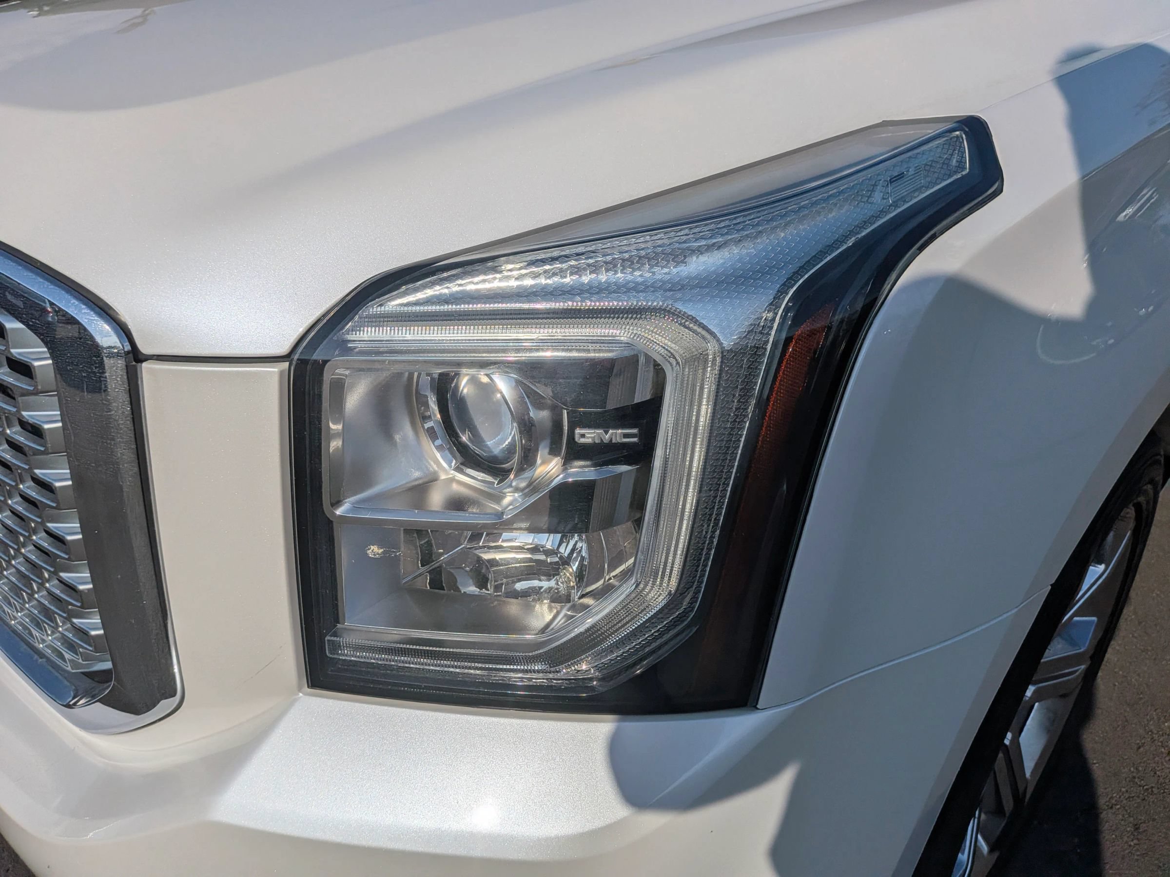 Used 2016 GMC Yukon Denali w/ Open Road Package AWD/4WD image 10