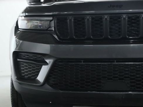 Certified 2024 Jeep Grand Cherokee Altitude image 6