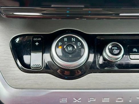 Used 2025 Ford Expedition Max Platinum AWD/4WD image 23