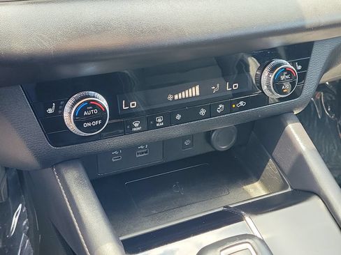 Used 2024 Mitsubishi Outlander SE FWD image 24